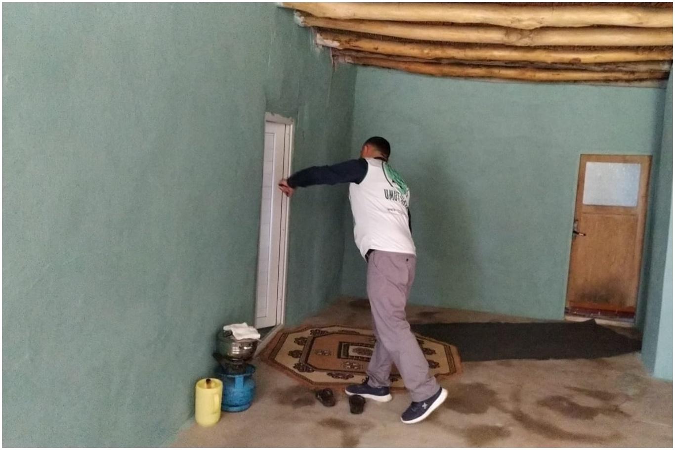 Doğubayazıt Umut Kervanı  yağıştan dolayı çöken evi onardı